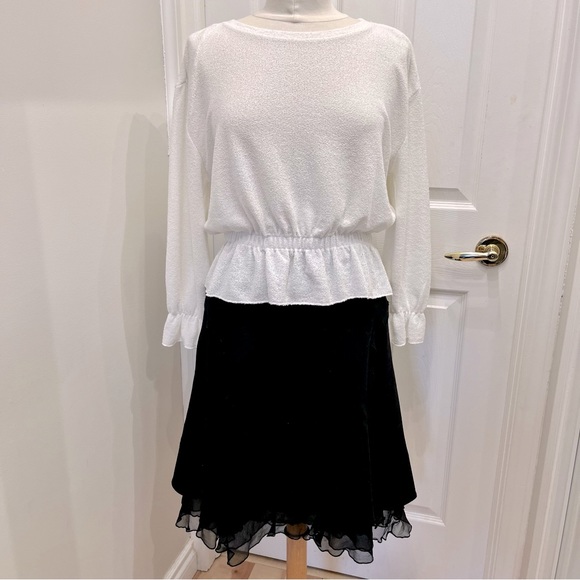 ❣️2/$15 ZARA Peplum White Top - Picture 9 of 9